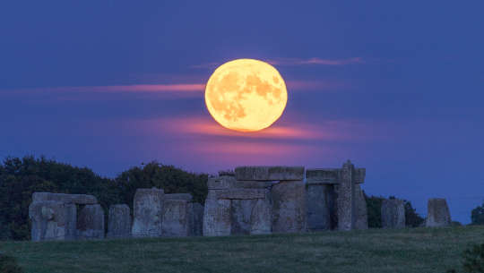 Horoscope Current Week: September 20 - 26, 2021 full moon over Stonehenge
