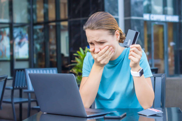 The Hidden Dangers of Text Message Phishing 2h9uuzuj